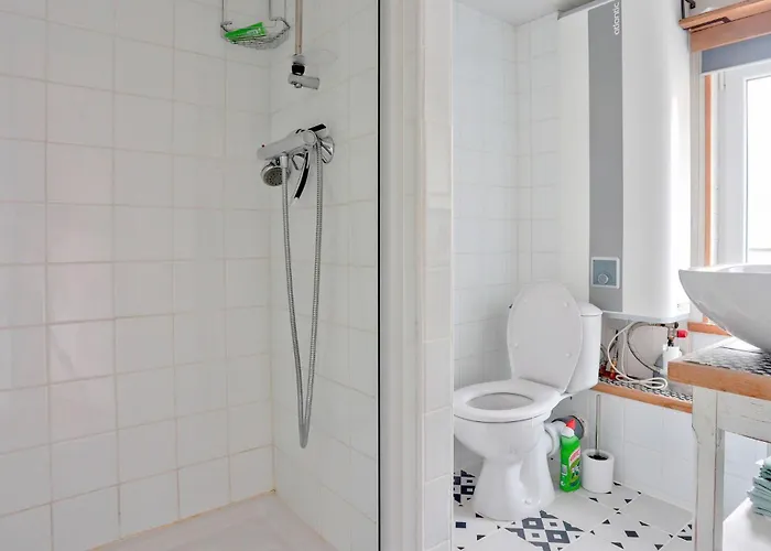 1 Bedroom Cozy In Apartment