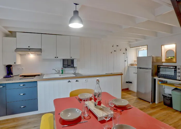 1 Bedroom Cozy In Apartment *