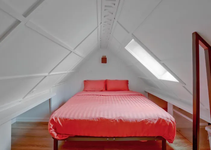 1 Bedroom Cozy In Apartment Carolles