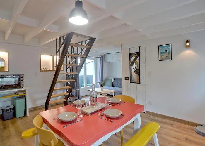 Apartment 1 Bedroom Cozy In *