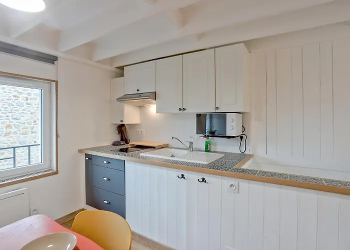 1 Bedroom Cozy In Apartment *