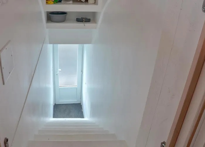 Apartment 1 Bedroom Cozy In *