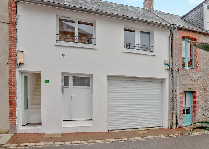 1 Bedroom Cozy In Apartment Carolles